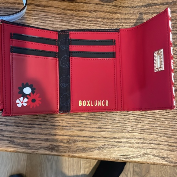 Hello Kitty Boxlunch exclusive houndstooth crossbody with matching wallet - Picture 11 of 11